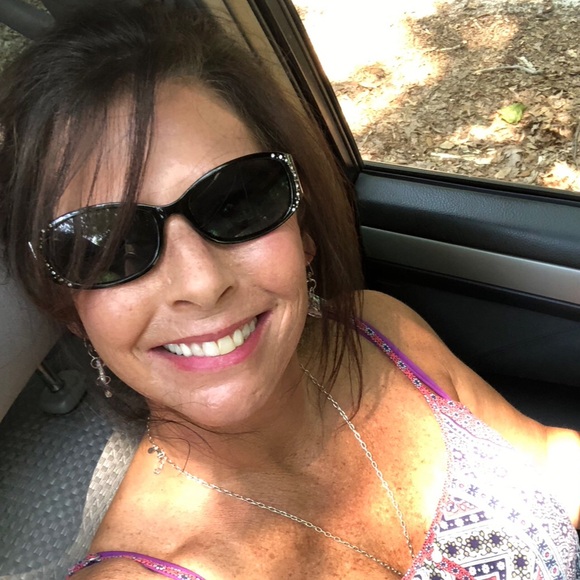 🌹🍃Welcome to my Posh-Closet!!🍃🌹 - Picture 2 of 16